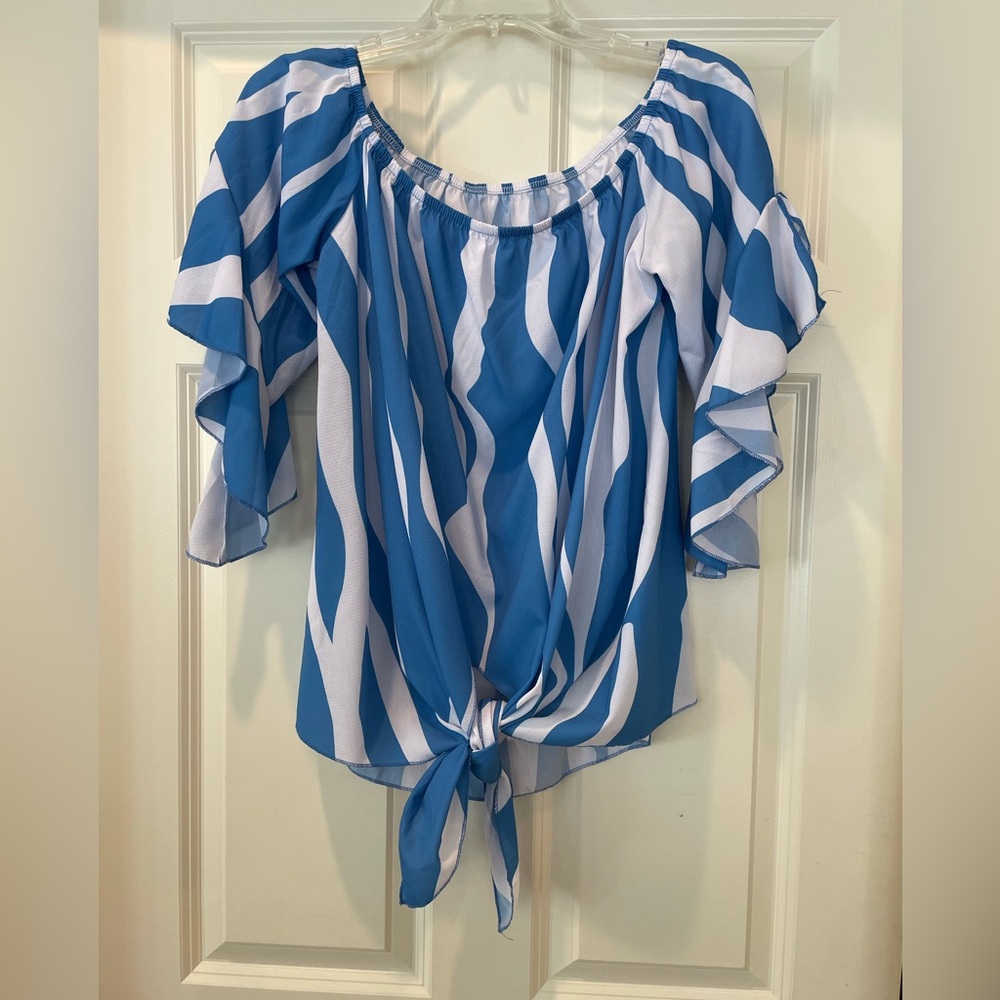 Women’s Tie Front Flowy Blouse
